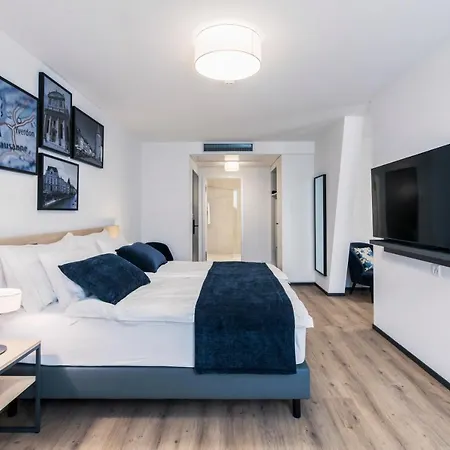 Yparc Hotel, Forum Hotel 4*